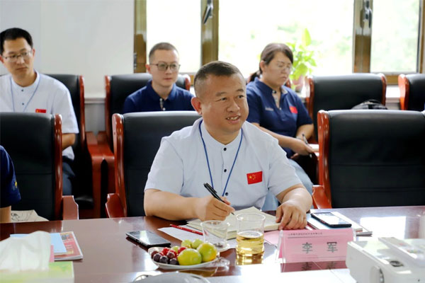 yl23455永利集团中药材公司种植总经理李军主持座谈会