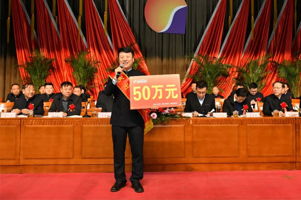 2020年突出贡献奖yl23455永利集团中药材公司董事长胡利峰 2020年突出贡献奖yl23455永利集团中药材公司董事长胡利峰