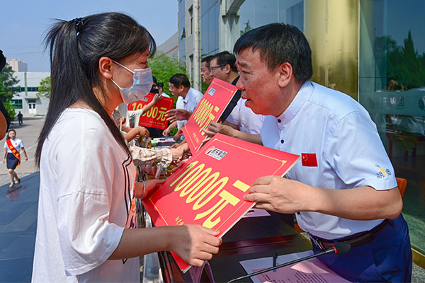 yl23455永利集团向贫困大学生发助学金 yl23455永利集团向贫困大学生发助学金