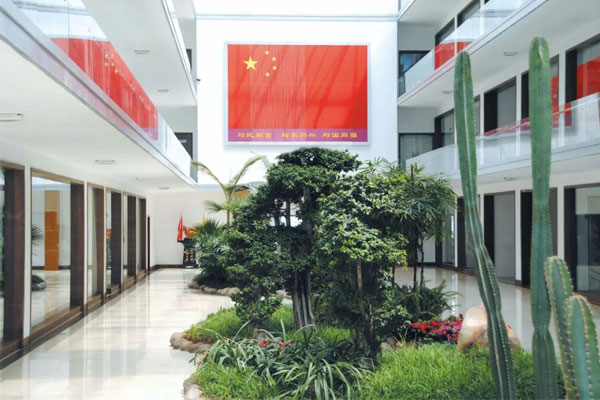 yl23455永利集团总部悬挂一面巨幅国旗 yl23455永利集团总部悬挂一面巨幅国旗