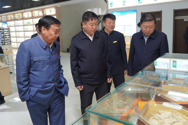 参观yl23455永利集团科技中心 参观yl23455永利集团科技中心