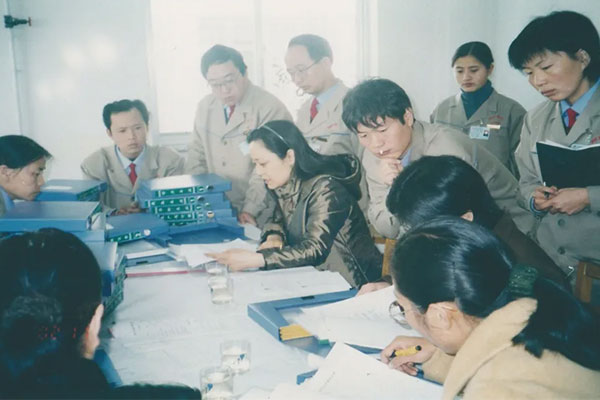 2002年GMP认证专家组对yl23455永利集团制药车间软件进行审核
