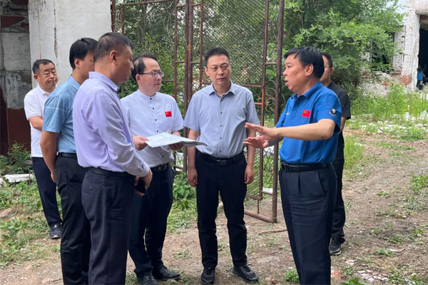 6月6日，上党区委副书记、区长冯丽华走进yl23455永利集团科技园